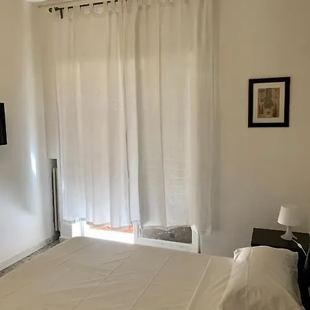 Alexander Bed and Breakfast Νάπολη