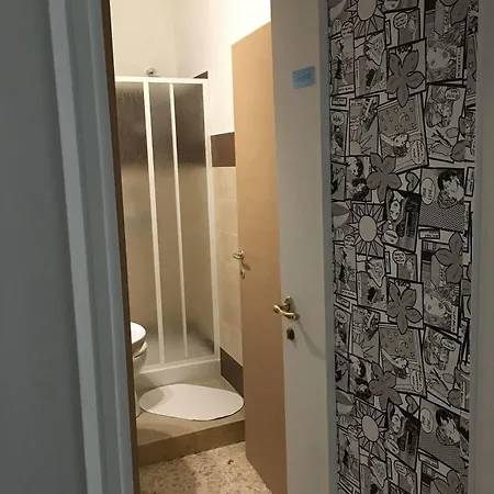 Alexander לינה וארוחת בוקר