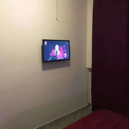 לינה וארוחת בוקר Alexander 3*