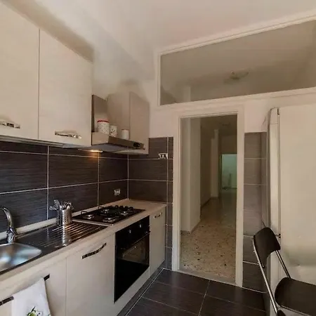 לינה וארוחת בוקר Alexander נאפולי