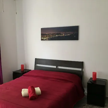 Alexander לינה וארוחת בוקר