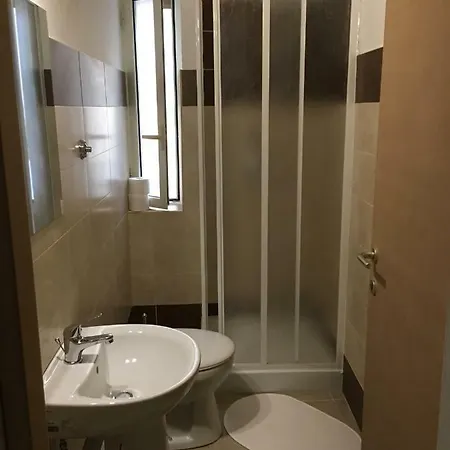 לינה וארוחת בוקר Alexander 3*