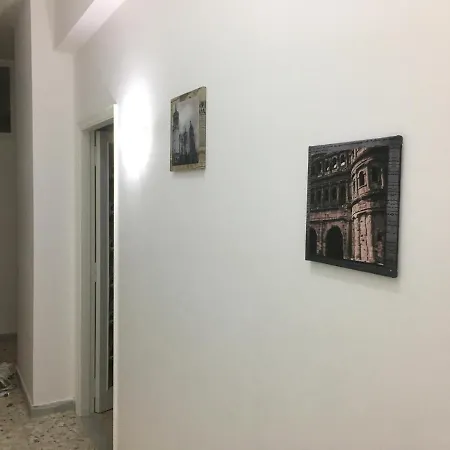 Alexander לינה וארוחת בוקר